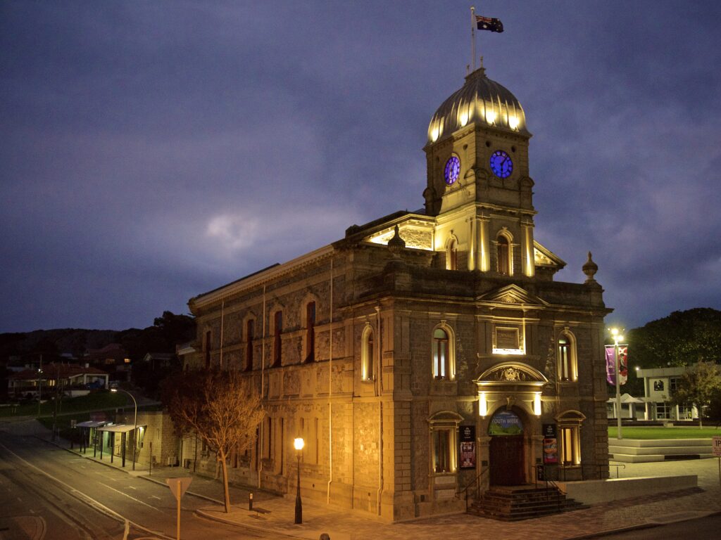 TOWN HALL LLF1627